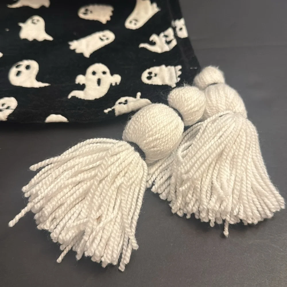 FEELIN' SPOOKY Ghost Table Runner With Oversized Tassels - 16